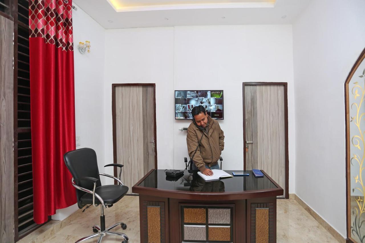 Hotel Rest Palace Agra  Εξωτερικό φωτογραφία